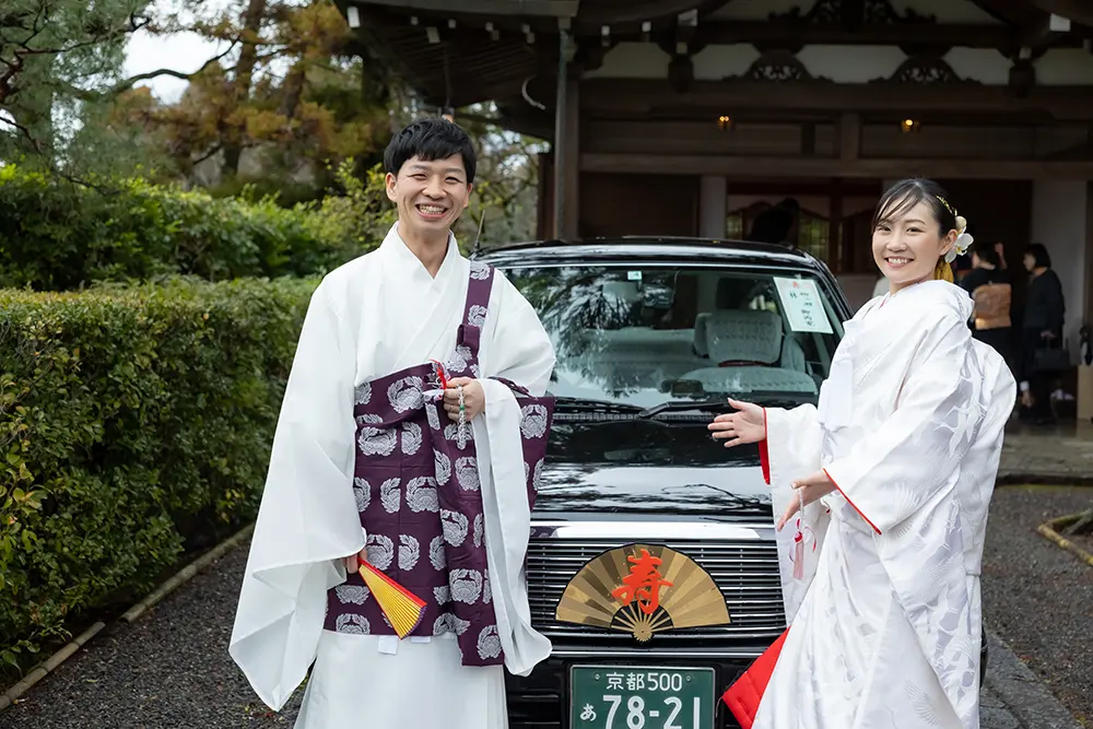 タクシーにて東本願寺へ