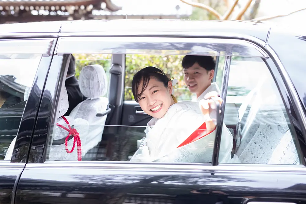 タクシーにて移動